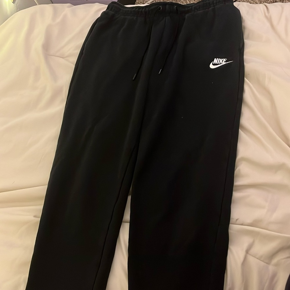 Black Nike sweatpants